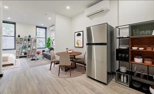 Building Photo - 439 W 46th St