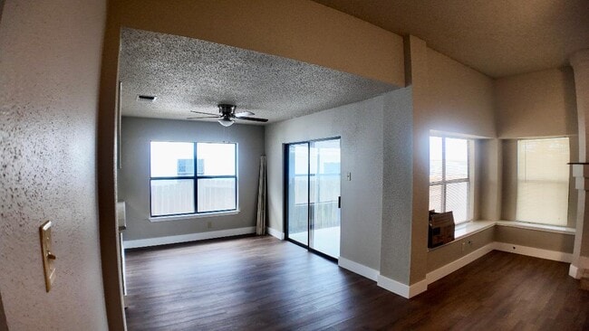 Foto del edificio - 7503 Longing Trail