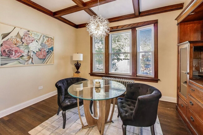 Building Photo - 1506 W Thome Ave