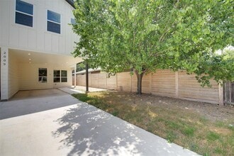 Building Photo - 2009 Iroquois Ln