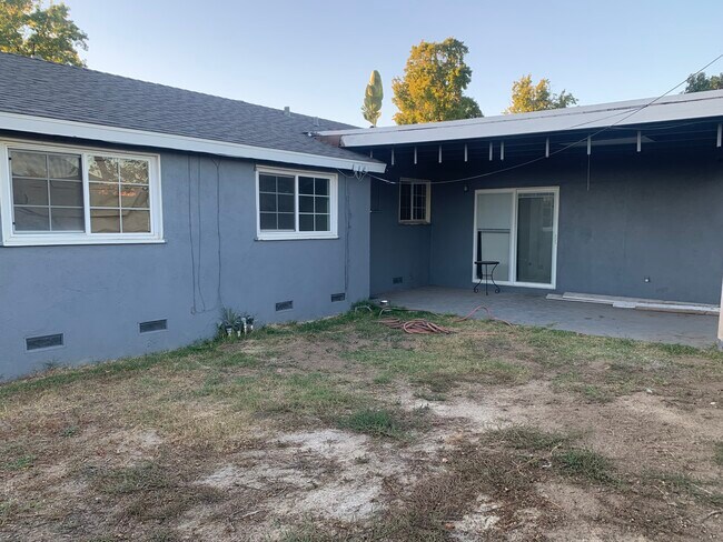 Building Photo - 2942 Vamana St
