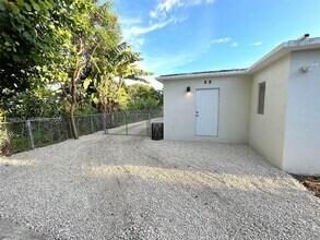 Building Photo - 15001 Leisure Dr