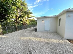 Building Photo - 15001 Leisure Dr