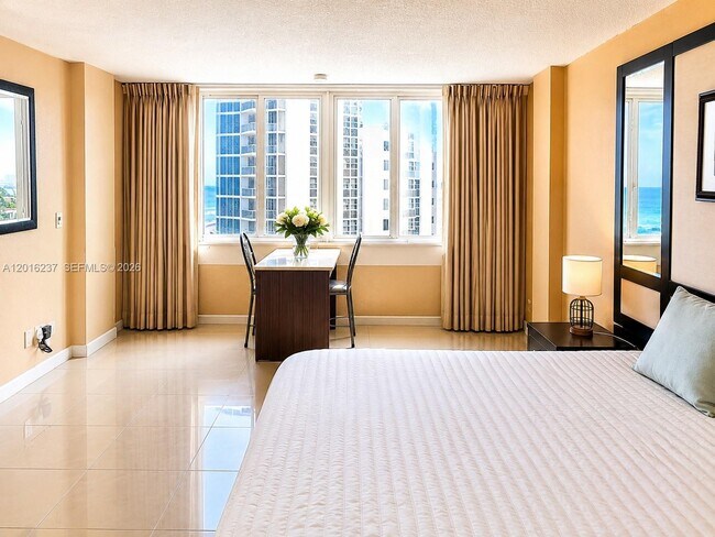 Foto del edificio - 19201 Collins Ave