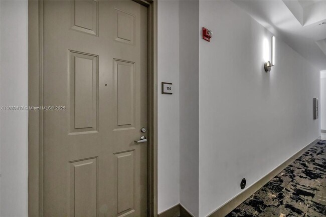 Foto del edificio - 3001 NE 185th St