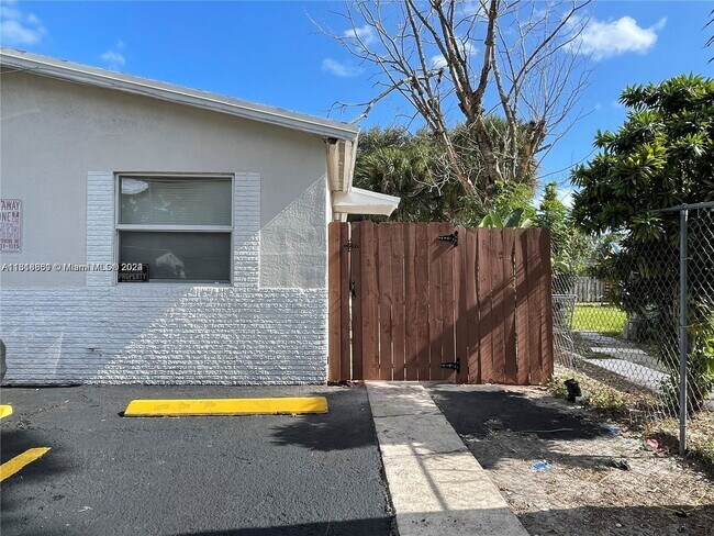 Foto del edificio - 534 NW 23rd Ave