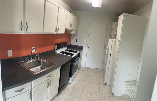 Foto del edificio - 1111 University Blvd W