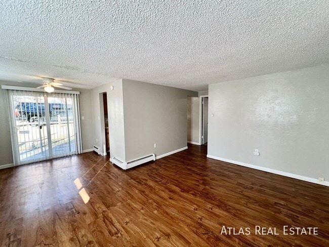 Foto del edificio - 461 El Paso Blvd