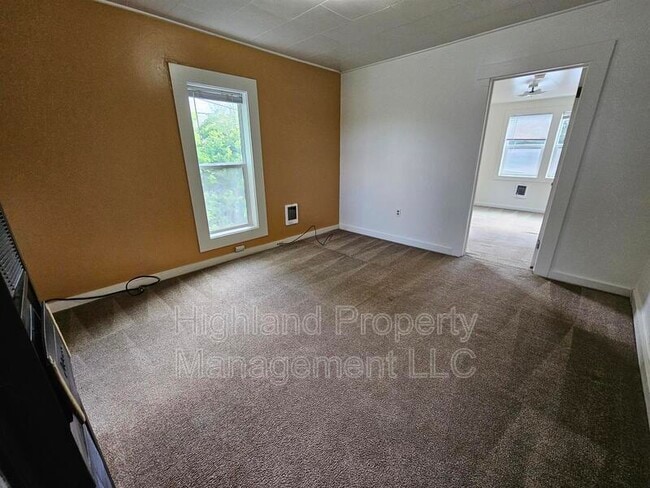 Building Photo - 325 NE Kamiaken St
