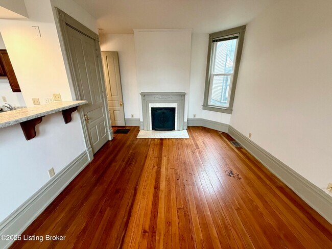 Foto del edificio - 1210 E Broadway