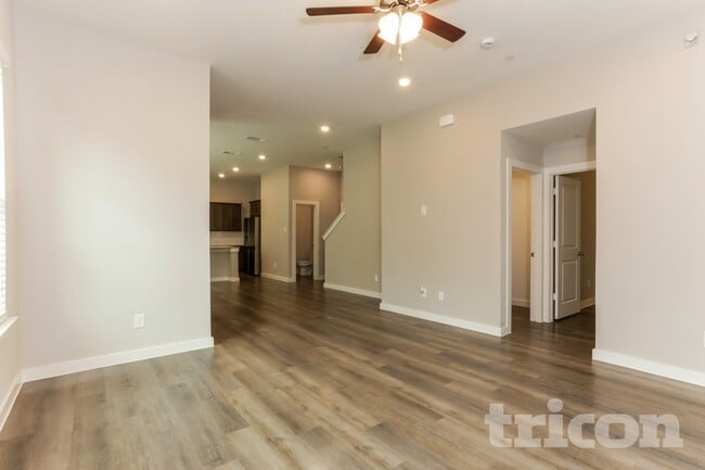 Building Photo - 1038 Fallgate Dr
