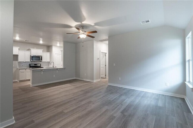 Building Photo - Charming Duplex with AMAZING Updates throu...
