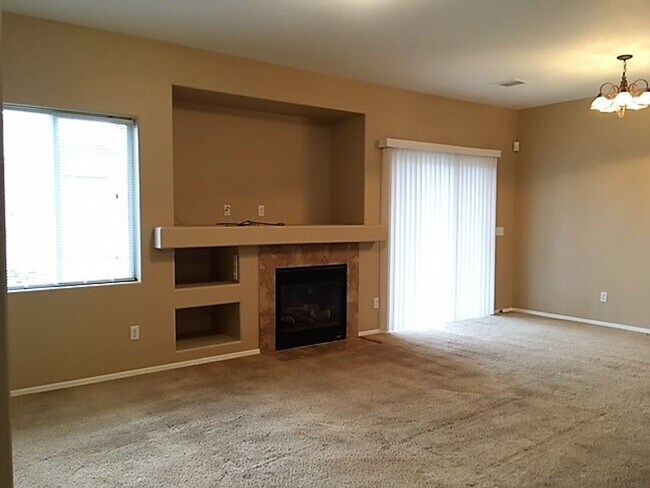 Building Photo - Nice 3 Bedroom, 2 Bath w/2CG in Quailwood
