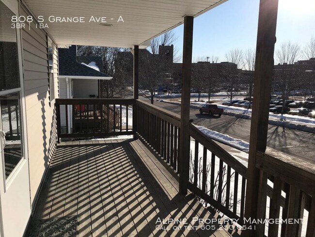 Building Photo - 3 Bed/1 Bath with All Utilities Included!!