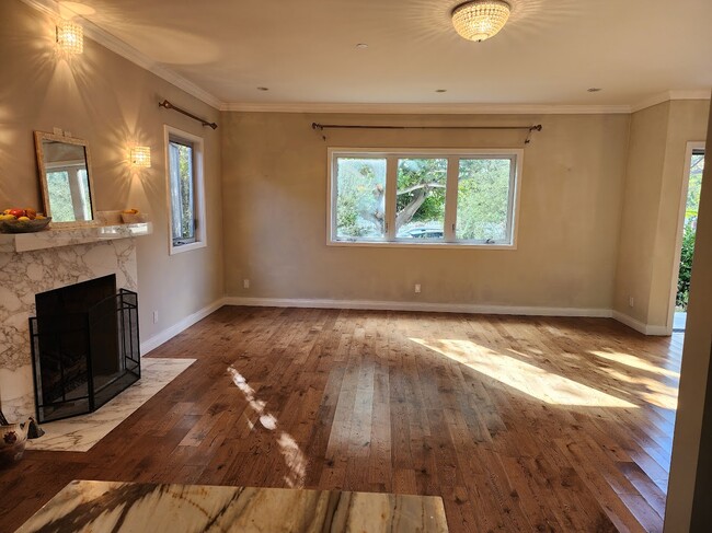 Building Photo - 2800 Clune Ave
