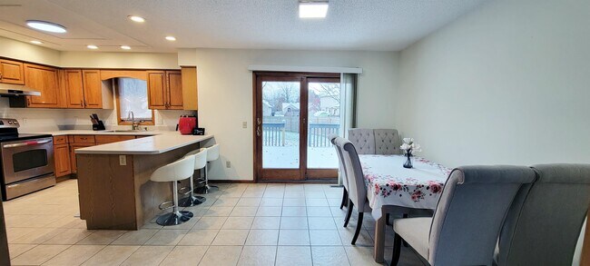 Building Photo - 1723 Willow Mound Pl