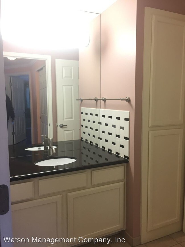 Building Photo - 639 N Riverpoint Blvd