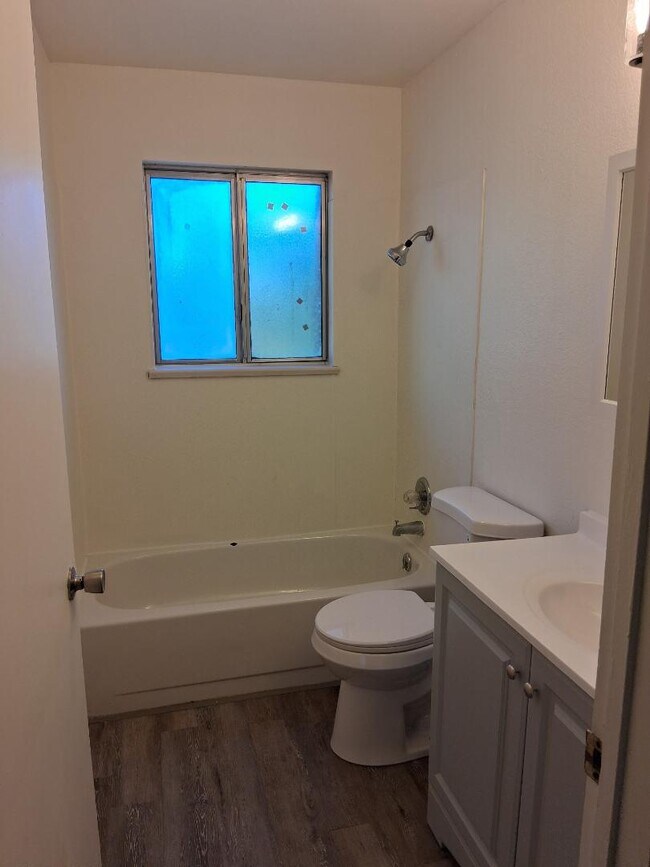 Foto del edificio - 573 Dawn Ct