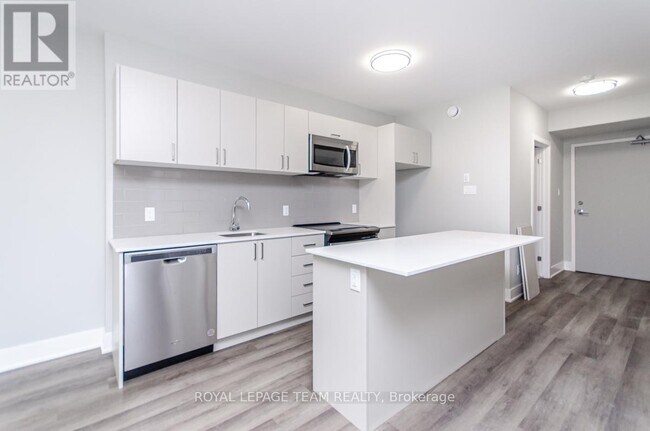 Photo du bâtiment - 1295 Summerville Ave