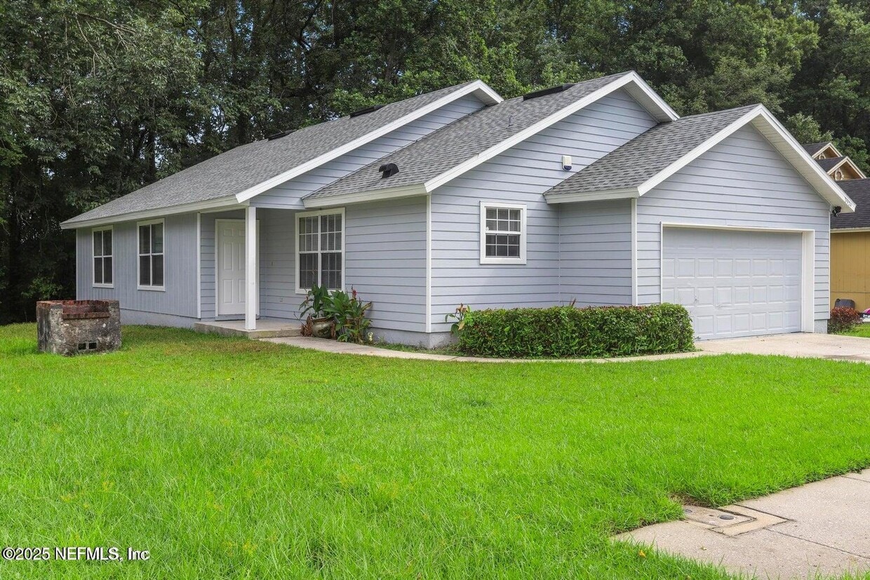 Foto principal - 3924 Victoria Landing Dr S