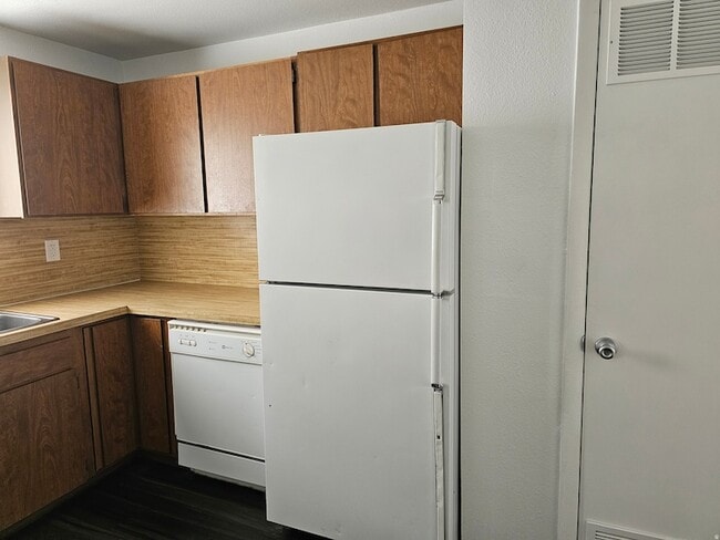 Building Photo - 215 N 400 W