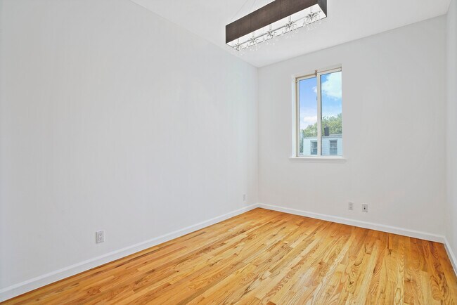 Foto del edificio - 965 Kent Ave