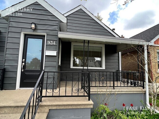 Building Photo - Newly Renovated 2 Bed 1 Bath Single Family...