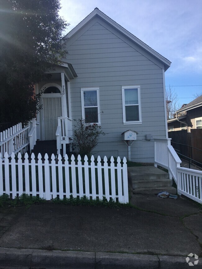Building Photo - 723 Florida St