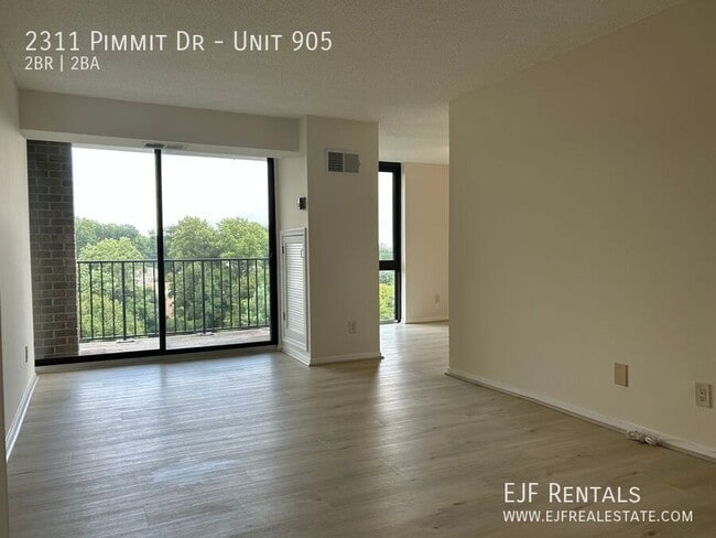 Building Photo - 2311 Pimmit Dr