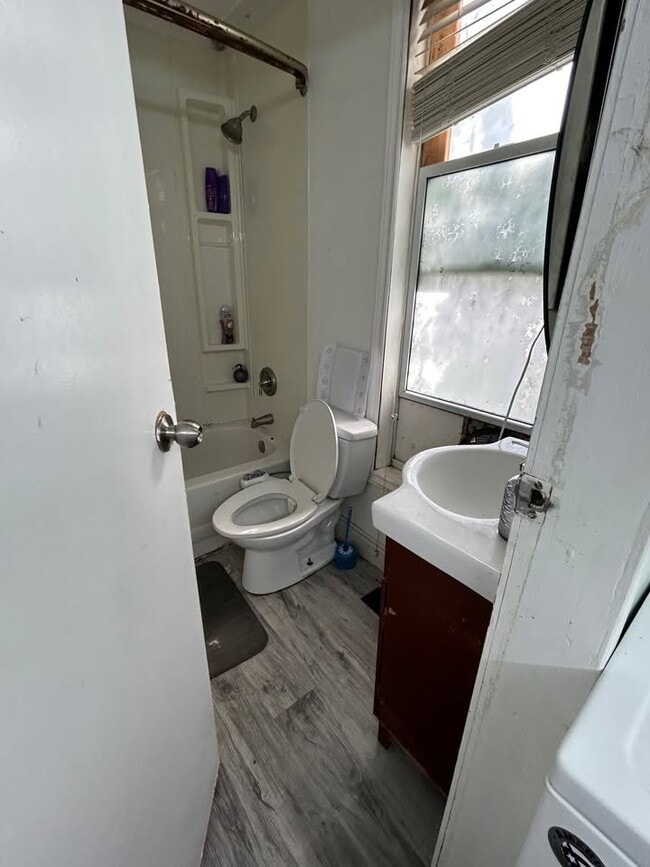 Building Photo - 337 Maxwell St