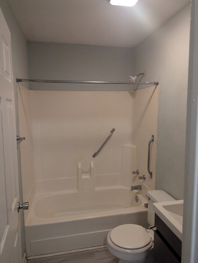 Building Photo - 911 Riviera Dr