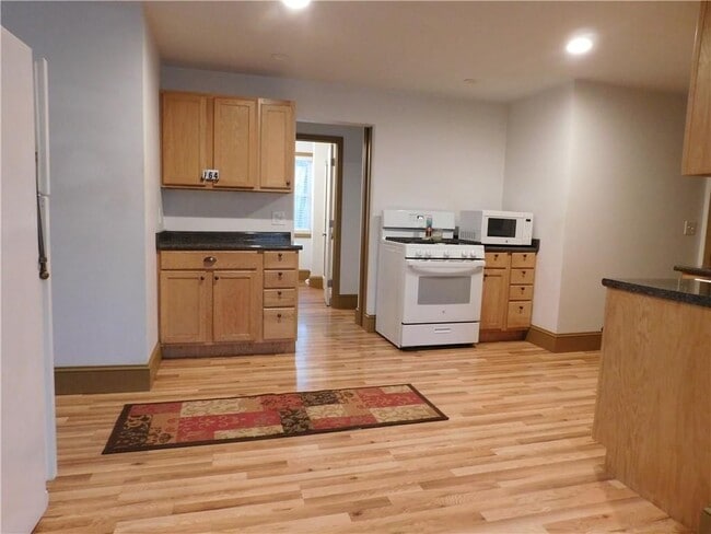 Building Photo - 164 Colvintown Rd