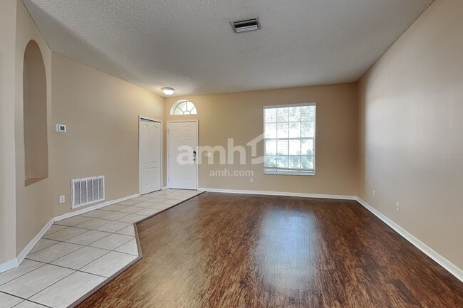 Foto del edificio - 443 Sand Ridge Dr