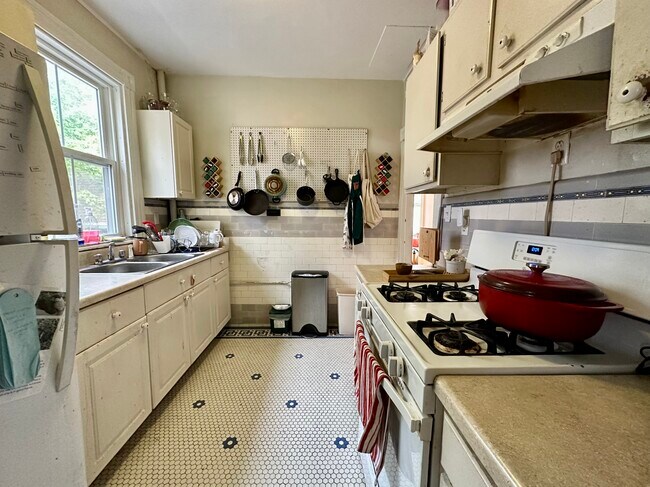 Building Photo - 139 Antrim St