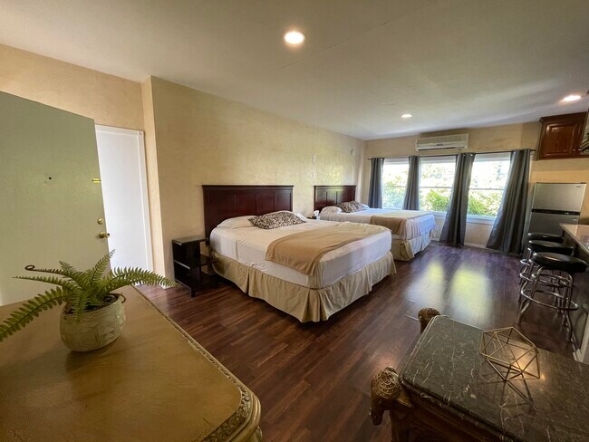 Bedroom - 1708 N Gramercy Pl