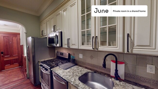 Building Photo - Room in Shared 5 bed/2 bath home in Mission Hill