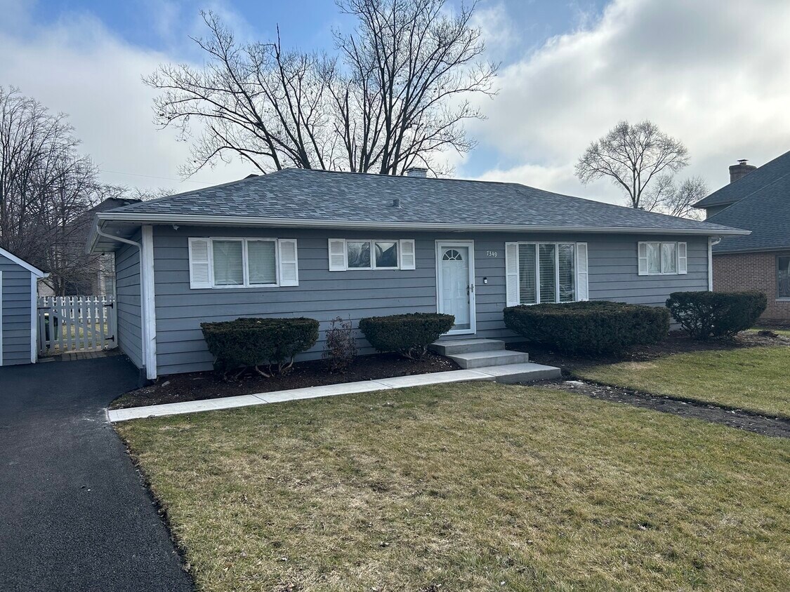 Foto principal - 7349 S Park Ave