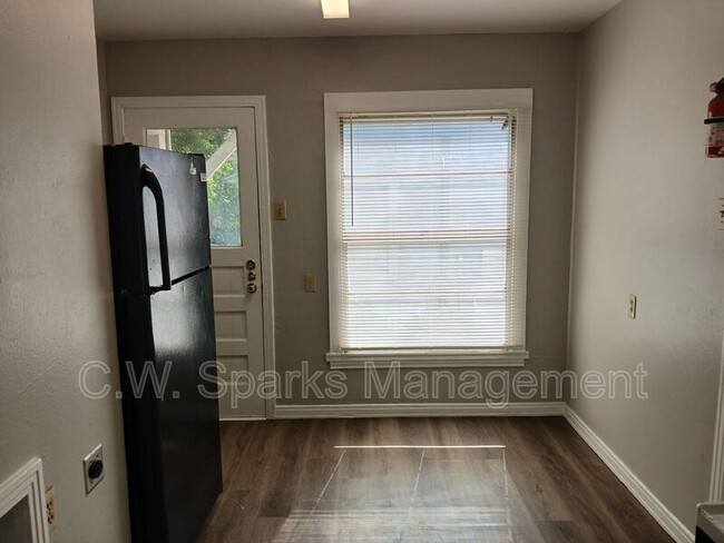Building Photo - 2909 W Clarendon Dr