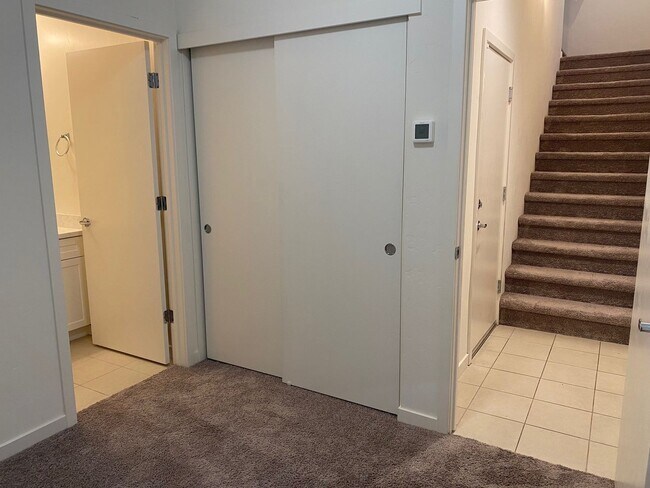 Foto del edificio - Vibrant 3 story 2bed/2.5bath home at the Mill at Broadway