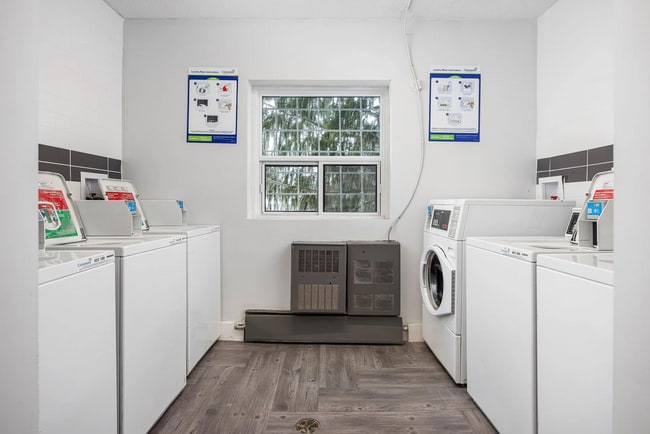 Building Photo - 444 N Victoria Rd