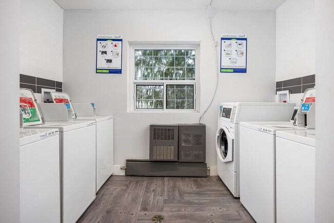 Photo du bâtiment - 444 N Victoria Rd