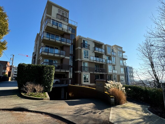 Foto del edificio - Stunning 1b1b condo in Queen Anne