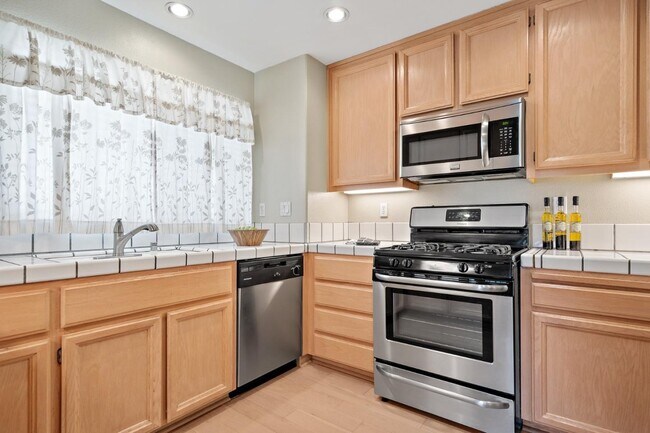 Foto del edificio - 1219 Tea Rose Cir