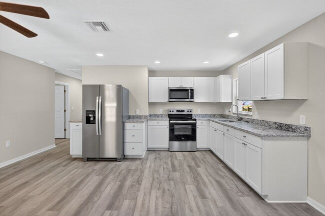 Building Photo - 1503 8th Ave E