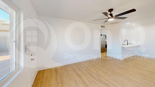 Building Photo - 2739 E Tamarisk Ave