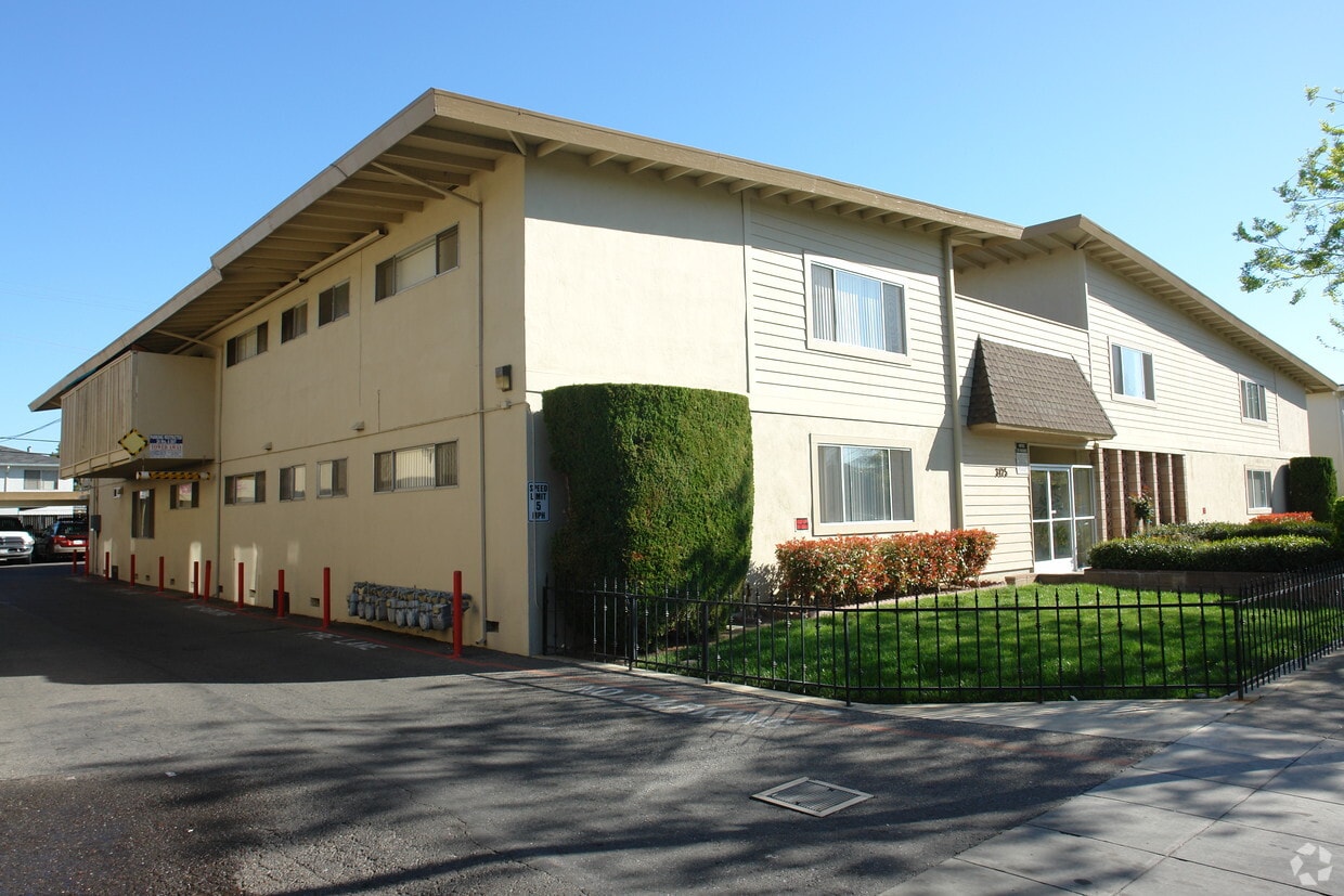 Building Photo - 3175 Cadillac Dr
