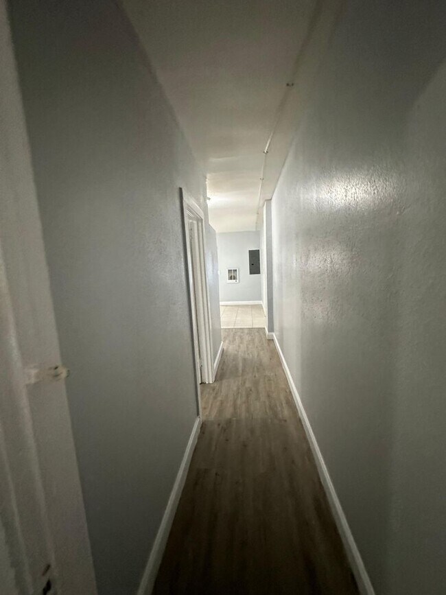 Building Photo - Fully Renovated 2/1-Single Family  Available for Immediate Rent!