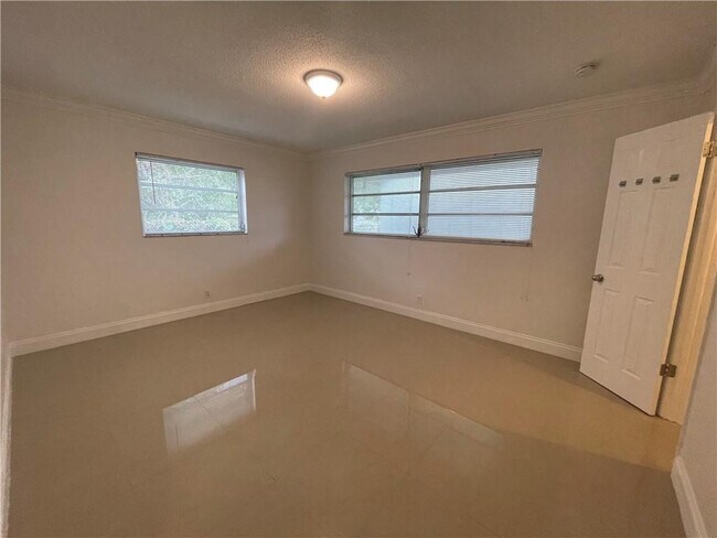 Foto del edificio - 2451 Lincoln St