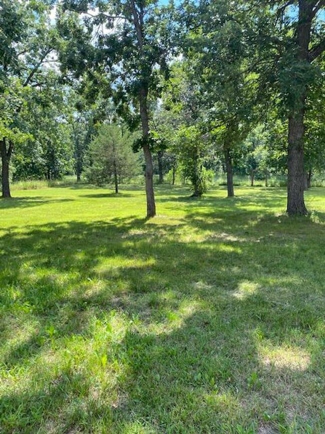 Building Photo - 3 Bedrooms, 2 Bathrooms Single Family Home...