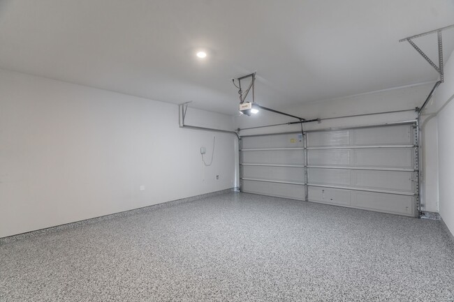 Building Photo - 10618 Whitejacket